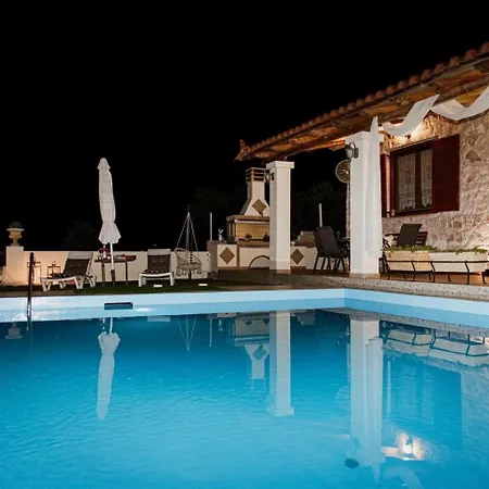 Aigli Βίλα Δρέπανο